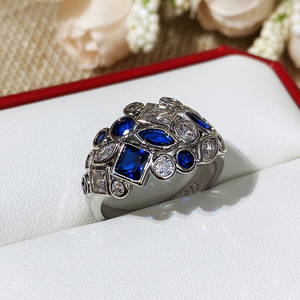 Anello Geometrico con Zirconia Cubica per Donne, Gioiello Elegante per Attività Professionali con Stile Moderno - Product Image 4
