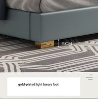 Lit King Size Rembourré en Cuir Microfibre Design de Luxe avec Cadre en Acier Doré Tête de Lit Haute en Bois Mobilier de Chambre à Coucher