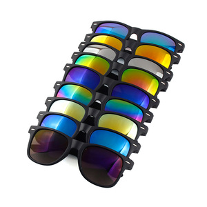 Lunettes de soleil classiques à monture noire, protection UV400, unisexe, monture en PC, verres AC pour la protection solaire et les tenues de voyage tendance - Product Image 2
