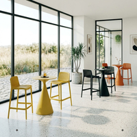 Ensemble de tabourets de bar et table haute en plastique moderne et durable, résistant aux intempéries, avec base conique, chaises de salle à manger ergonomiques empilables pour café, bistrot, école