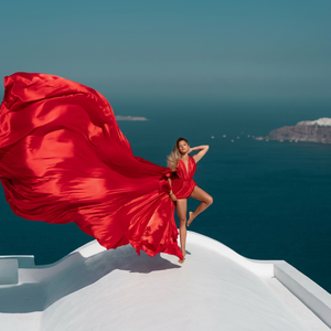 Nouvelle robe élégante pour séance photo à Santorin, avec une robe en satin rouge vibrant et fluide, idéale pour la photographie de vacances - Product Image 1