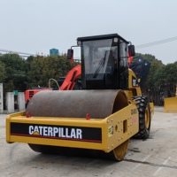 Compactadora Vibratoria de Un Solo Tambor Usada CAT CS-683E, Motor Diésel, 129KW de Potencia, 18 Toneladas, 45% de Gradabilidad, Bomba de Fuerza Excitante de 332KN