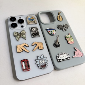 Autocollants de téléphone 3D personnalisés en usine avec des motifs anciens et modernes, en alliage de zinc durable, couleur personnalisée Megasun pour cadeaux souvenirs - Product Image 2