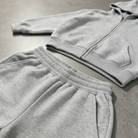 Ensemble de survêtement personnalisé en molleton de coton épais pour homme, comprenant un sweat à capuche zippé oversize et un pantalon de survêtement à jambes larges, style streetwear, modèle vierge