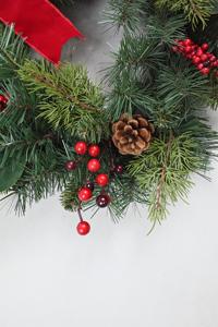 High Quality Customized Modern <b>Red</b> Berry Artificial Decorative Christmas Wreath with <b>Red</b> <b>Bow</b> - Product Image 4