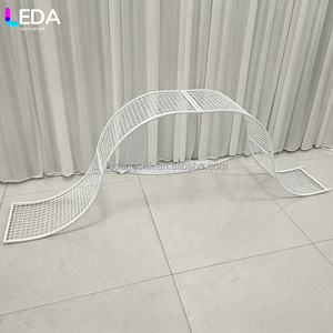 LEDA Suministros de Decoración para Bodas, Soporte de Flores Cuadrado de Metal con Malla Ondulada Blanca para Eventos - Product Image 3