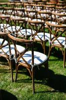 Promotion Chaises en bois à dossier croisé empilables pour adultes, style ferme, naturelles, pour mariage et salle à manger, vente en gros