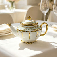 Assiette en céramique de luxe réutilisable pour banquet de mariage, motif fleur de lotus, bord doré électroplaqué, design baroque élégant, compatible lave-vaisselle