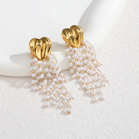 Nouvelles boucles d'oreilles pendantes longues en acier inoxydable avec perles et pompons, élégantes et luxueuses, pour femmes, idéales pour les banquets et les soirées.