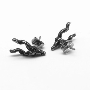 Pendientes con forma de ciervo de acero y titanio plateado tibetano con diseño de zodiaco animal de Yunnique para hombres y mujeres - Product Image 3