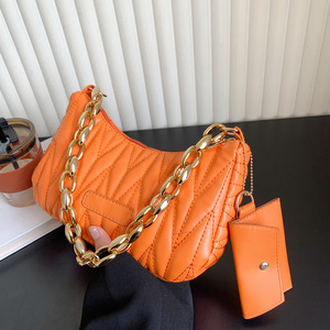 Venta al por mayor de bolsos de diseñador, pequeños bolsos acolchados para axilas, bolsos de mano para mujer, bolsos de noche con cadena de cuero PU para mujer, monederos personalizados R2318 - Product Image 3