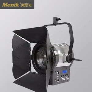 Menik 300WプロフェッショナルLED調整可能フレネルスポットライトスタジオ劇場舞台照明、DMX/APPコントロール付き