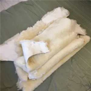 カラフルなシープスキン本物の羊の毛皮の皮