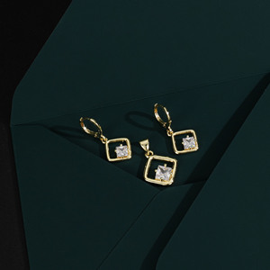 Juego de Aretes Colgantes Geométricos Chapados en Oro de 14K, Aretes de Zirconia Cúbica de Estilos Variados para Mujer, Joyería de Moda - Product Image 5