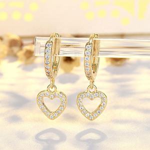 Boucles d'oreilles tendance en forme de cœur, étoile d'abeille, en acier inoxydable de luxe plaqué or 14 carats, fabriquées sur mesure pour femmes - Product Image 1
