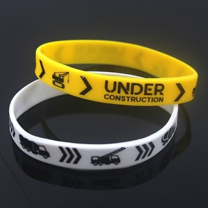 Bracelet en silicone personnalisé avec logo d'usine professionnelle, bracelet élastique en caoutchouc pour le sport et la mode, bracelet en silicone gravé - Product Image 2