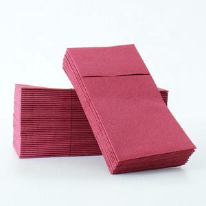 Vaisselle jetable Santian Paper Burgundy Airlaid, serviette imprimée avec fourchette et couteau pour Noël, pour hôtels et restaurants 5 à 7 étoiles - Product Image 2