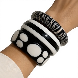Nouveaux ensembles de bracelets classiques en acrylique de qualité supérieure, en résine sculptée avec paillettes, motif végétal, bijoux uniques, mode unisexe, luxe - Product Image 6