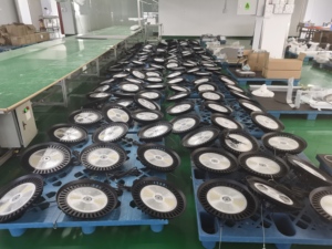 ได้รับการรับรองมาตรฐาน UL CE CB EMC ราคาขายส่งที่แข่งขันได้ ไฟยูเอฟโอ 150W 200W 240W ปรับความสว่างได้สูง IP65 - Product Image 5