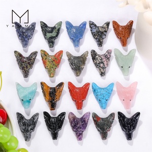 Venta al por mayor cabeza de Calavera de Cristal piedra Natural tallada cabeza de Lobo forma colgantes encantos para la fabricación de joyas - Product Image 1