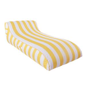 Chaise longue de plage portable en tissu rayé jaune et blanc avec coussin de dossier, design côtier moderne - Product Image 1