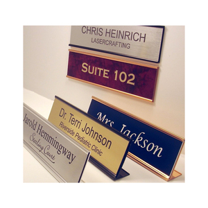 Cartello <span class=keywords><strong>da</strong></span> tavolo personalizzato riservato supporto per cartello personalizzato nome della Reception dell'hotel Display segnaletica <span class=keywords><strong>targhetta</strong></span> in alluminio per <span class=keywords><strong>scrivania</strong></span> <span class=keywords><strong>da</strong></span> ufficio - Product Image 1