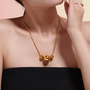 Collar Gargantilla Minimalista de Cadena de Serpiente de Acero Inoxidable con Baño de Oro de 18K y Colgante de Bola, Collar de Doble Capa para Mujer - Product Image 2