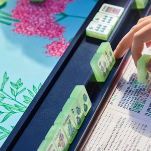 Mahjong moderne personnalisé avec des perles <span class=keywords><strong>de</strong></span> matcha et des tuiles en acrylique luxueuses, <span class=keywords><strong>table</strong></span> <span class=keywords><strong>de</strong></span> <span class=keywords><strong>poker</strong></span> portable par la marque Designer Garden Glow - Product Image 2