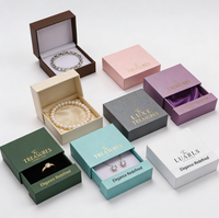 Coffret à bijoux personnalisé gaufré écologique avec fermeture magnétique pour rangement de colliers et bagues - Boîte à tiroir rigide en papier