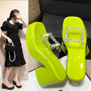 Chaussons à plateforme pour femme, à lacets et bride en T, style estival, avec bout orné de strass scintillants et talon épais ultra-haut, Hiver 2026 - Product Image 2