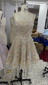 Abito da sera corto glamour con perline e glitter, senza maniche, linea ad A, gonna svasata, per feste formali, serate eleganti, eventi e balli di fine anno - Product Image 2