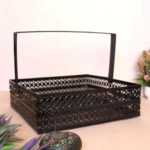 Bandeja Organizadora Decorativa de Metal Negro con Asa Cuadrada, Cesta de Almacenamiento Moderna con Diseño Calado para Cocina, Baño y Decoración del Hogar - Product Image 5