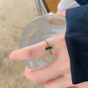 Anello di Alta Qualità con Taglio Smeraldo Naturale e Bordi Affilati per Incontri di Amiche e Tè del Pomeriggio, Fornitura Diretta dal Produttore - Product Image 3