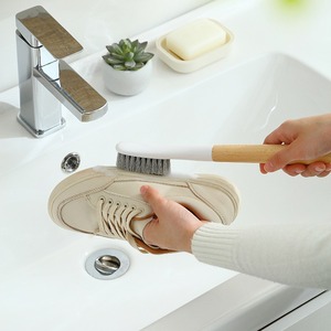 Brosse de nettoyage de chaussures à poils en nylon doux, manche en bois, pour baskets et chaussures, usage domestique - Product Image 1