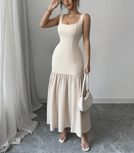 Patchwork tasarımı ile şeftali renginde kolsuz pileli bel şekillendirme zarif uzun elbise - Product Image 2