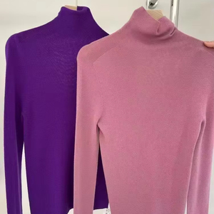 Suéter tejido por ordenador de lana/Cachemira multicolor informal de cuello alto para mujer de OEM ODM 16GG con logotipo en la parte delantera - Product Image 1