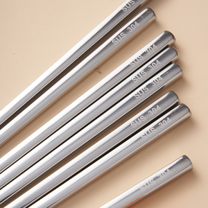 Palillos de Acero Inoxidable SUS 304, Forma Cuadrada, para Uso Doméstico y en Hoteles, Antideslizantes, Resistentes al Calor, Plateados, 10 Pares - Product Image 1