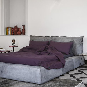 Lit double de luxe avec cadre en panneaux de bois massif en tissu mat design italien pour grandes chambres - Product Image 5