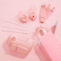 Meilleure vente Bouteille d'eau personnalisée de 2,2 L avec manchon de rangement Grandes bouteilles en plastique dur pour les sports en salle de sport, Pichets d'eau avec suivi