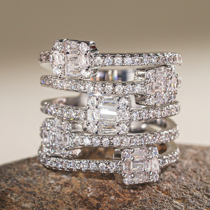 Bague demi-pavée multicouche pour femme, bijou de doigt élégant et tendance - Product Image 5