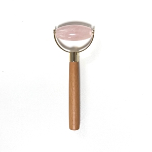 Rouleau facial en quartz rose à prix de gros avec tige en bois pour massage du visage - Product Image 2