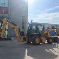 Chargeuse-pelleteuse Cat 420e d'occasion avec moteur de 70 kW de puissance et une capacité de godet de 0,8 m3 à vendre