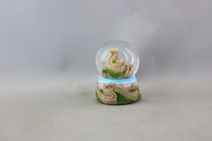 Grande parete sfera di neve resina dipinto a mano arte da collezione che custodisce meraviglia architettonica avvolgimento bastioni scintillanti fiocchi di neve - Product Image 2