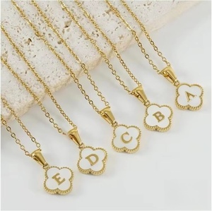 Nhà Máy Bán buôn thé<span class=keywords><strong>p</strong></span> không gỉ Bảng chữ cái A đến Z 26 chữ cái không xỉn vàng vỏ bốn <span class=keywords><strong>l</strong></span>á cỏ ba <span class=keywords><strong>l</strong></span>á Vòng cổ cho phụ nữ - Product Image 6