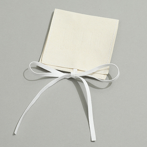 Sacs cadeaux pliables en microfibre de luxe pour bijoux, pochettes pour bracelets avec ruban en satin, couleur et logo personnalisés - Product Image 3