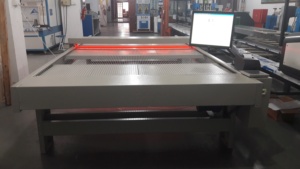 Macchina CNC Orizzontale Digitale Automatica a Infrarossi YT-208W per Misurazione e Calcolo di Pelli, per Calzaturifici e Stabilimenti di Conciatura - Product Image 4