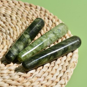 Varita de masaje de jade de cristal hecha a mano de 12 cm al por mayor masajeador facial de textura y color perfecto para curación corporal - Product Image 3