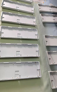 Productos ampliamente utilizados en estructuras complejas como carrocerías de vehículos e interiores de cabinas. La película de pintura tiene una apariencia suave, fina y uniforme. - Product Image 1