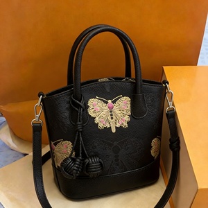 Sac à main de luxe classique brodé pour femme en cuir PU, collection 2025 – Sac à bandoulière de créateur pour femme - Product Image 1