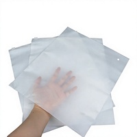 Sacs d'emballage en plastique PE CPE givrés avec fermeture éclair, logo personnalisé, sécurité, étanches, anti-poussière, pochettes d'expédition pour vêtements